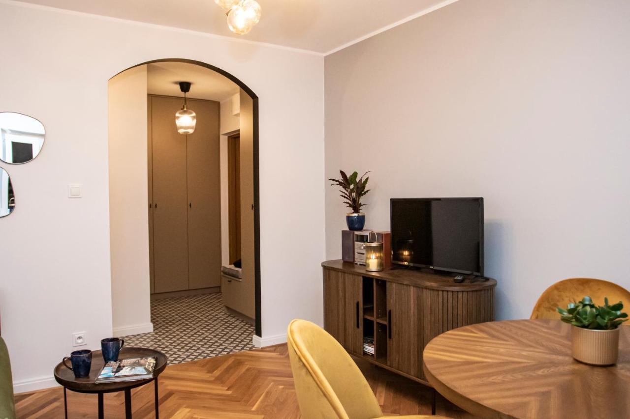 Apartament Przy Metrze Wierzbno Z Nuta Vintage Varsóvia Exterior foto