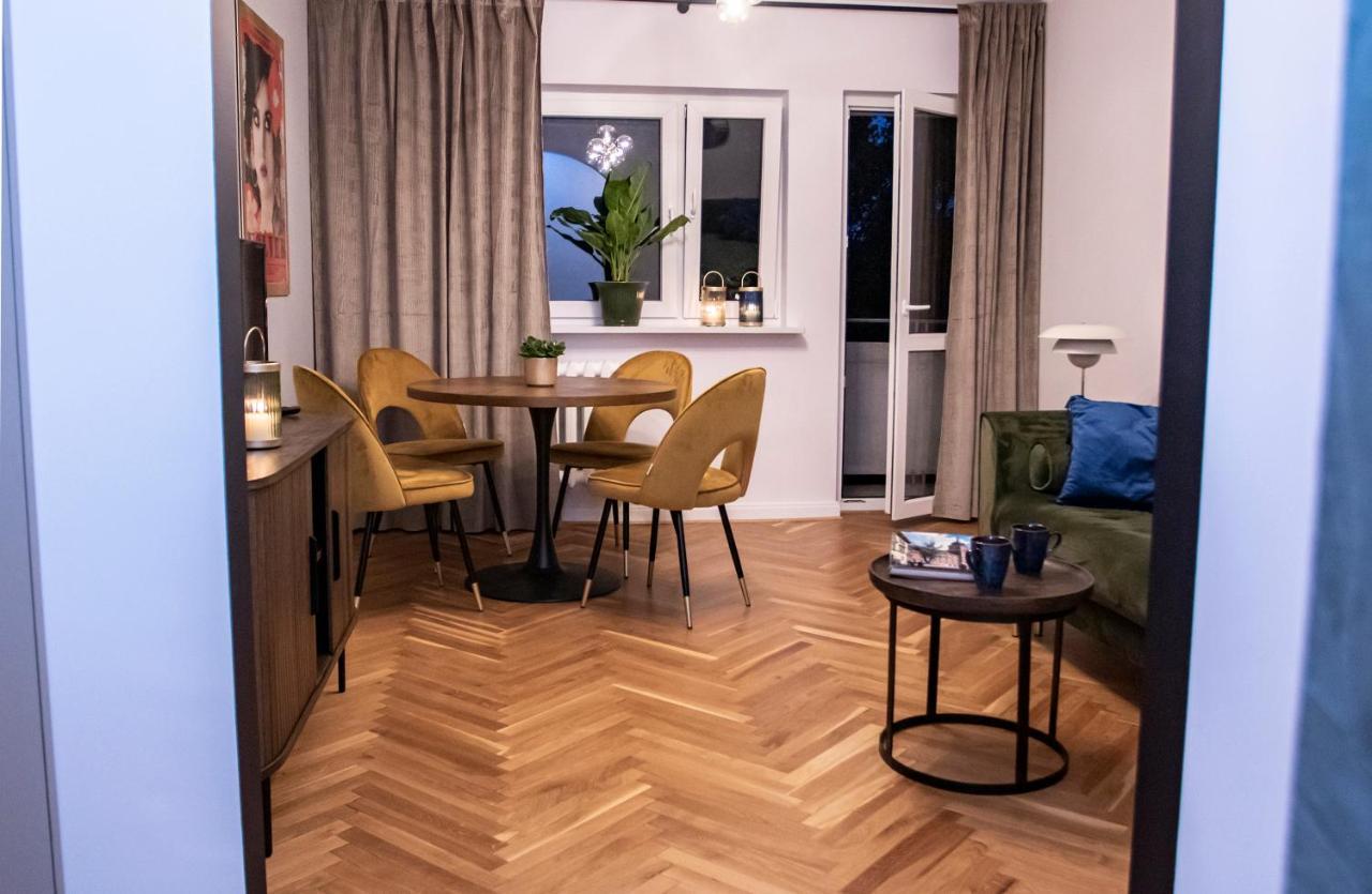 Apartament Przy Metrze Wierzbno Z Nuta Vintage Varsóvia Exterior foto