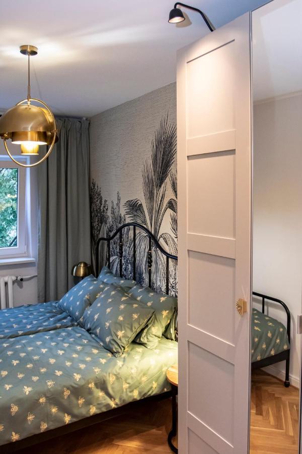 Apartament Przy Metrze Wierzbno Z Nuta Vintage Varsóvia Exterior foto